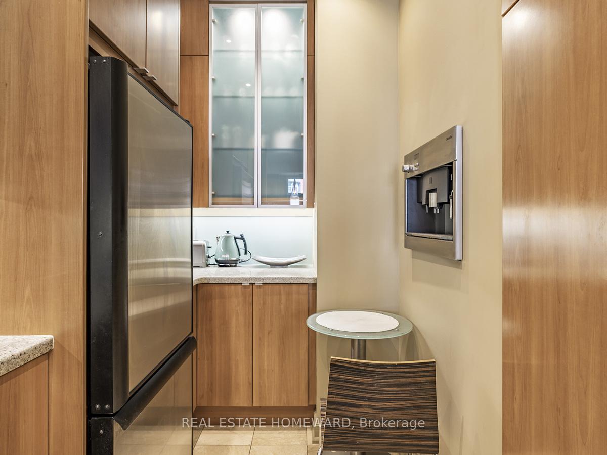 2 Bedrooms Condo at 48 St Clair, Toronto For sale