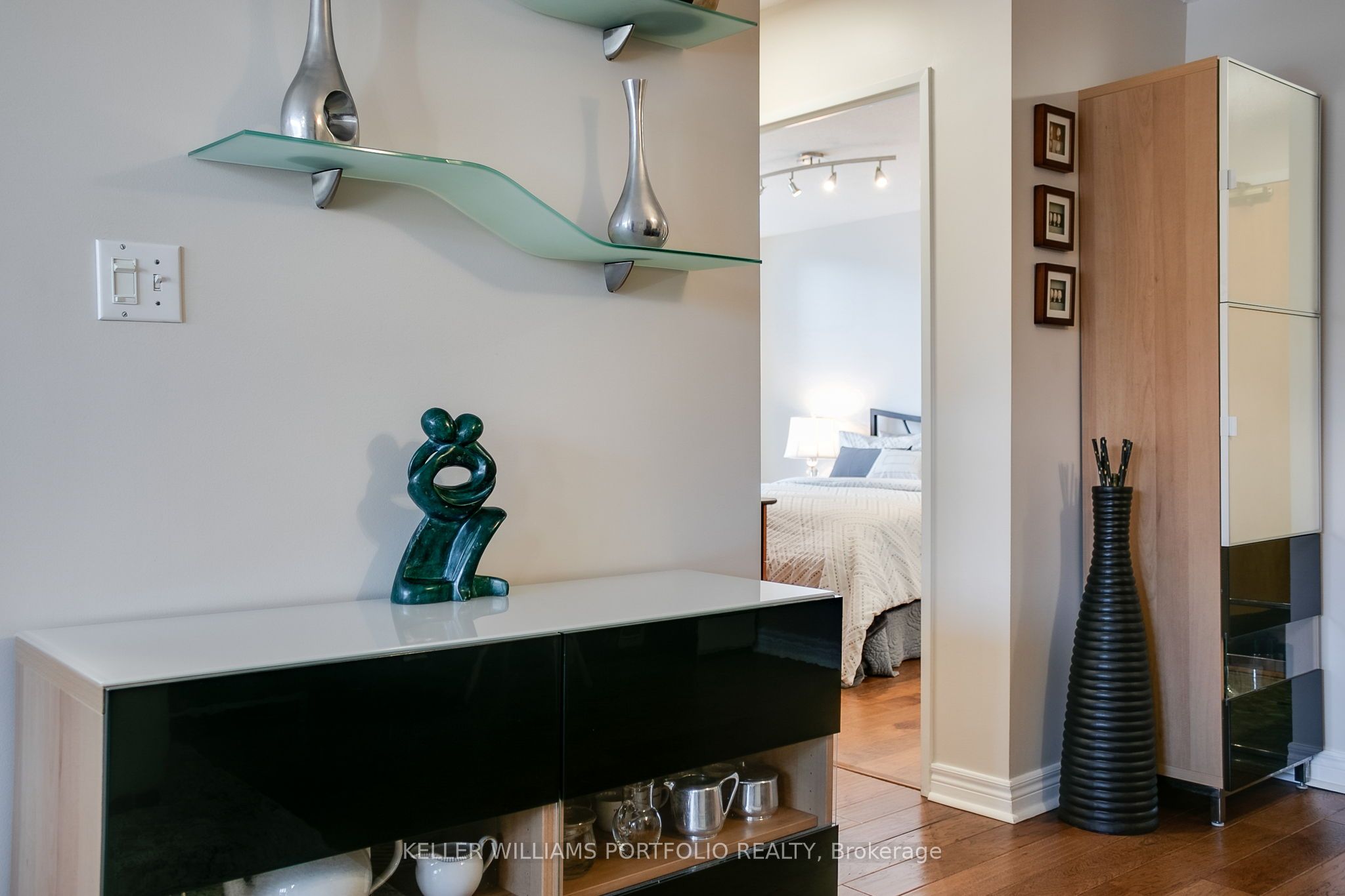 43 Eglinton Avenue E, #1009