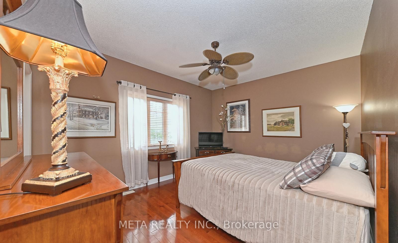 138 Van scott Drive N, #UPPER