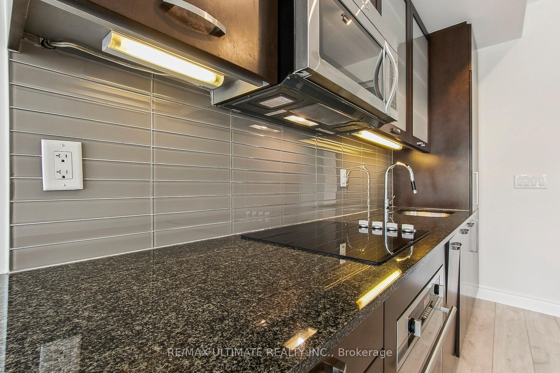 2 Bedrooms Condo at 210 Simcoe, Toronto For sale