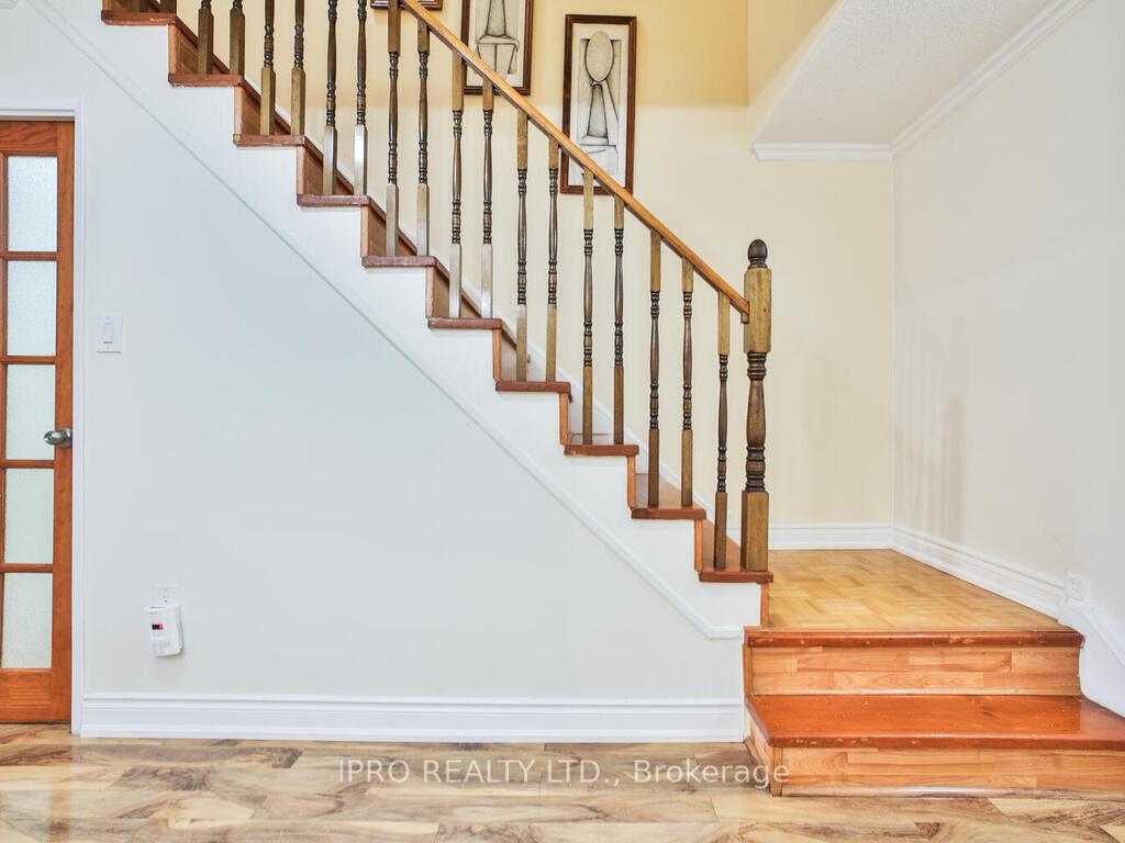 4 Bedrooms Condo at 485 Meadows, Mississauga For sale