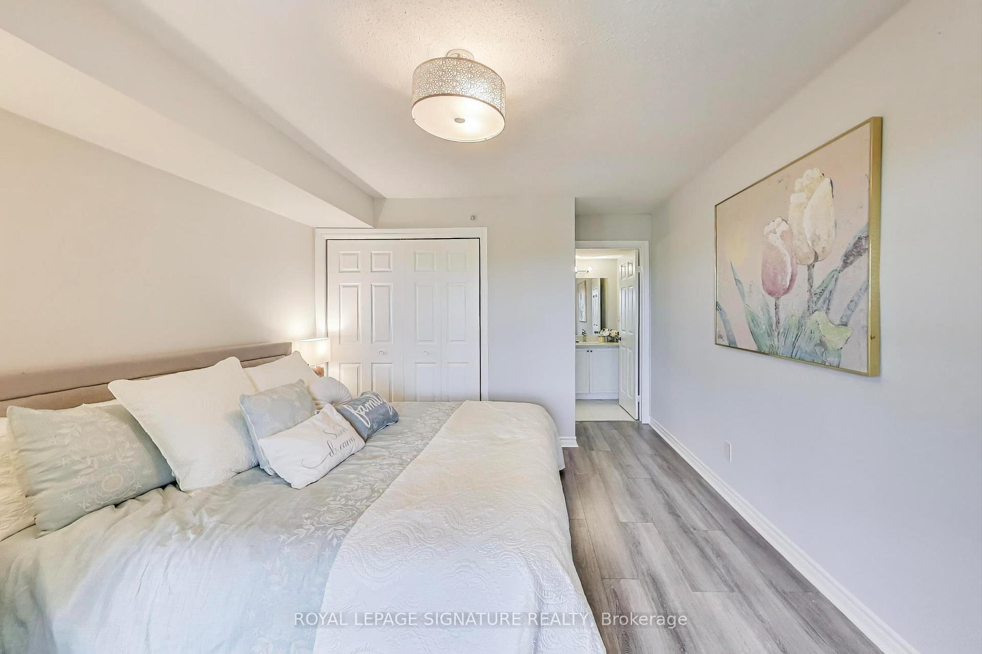 3 Bedrooms Condo at 1460 Bishops, Oakville For sale