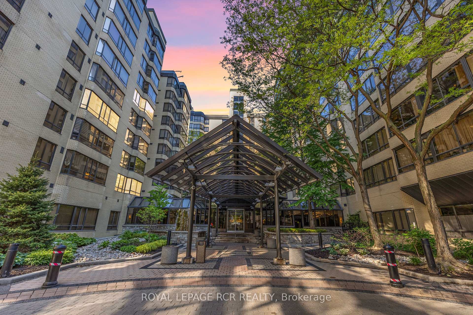 2 Bedrooms Condo at 195 St Patrick, Toronto For sale