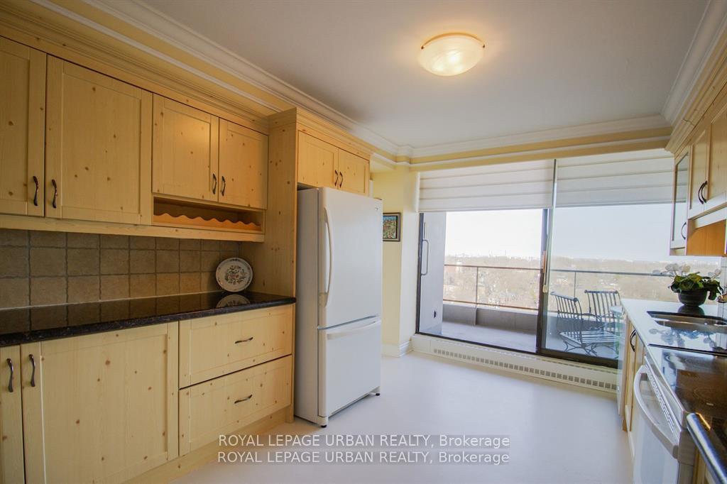 3 Bedrooms Co-op at 20 Avoca, Toronto For sale