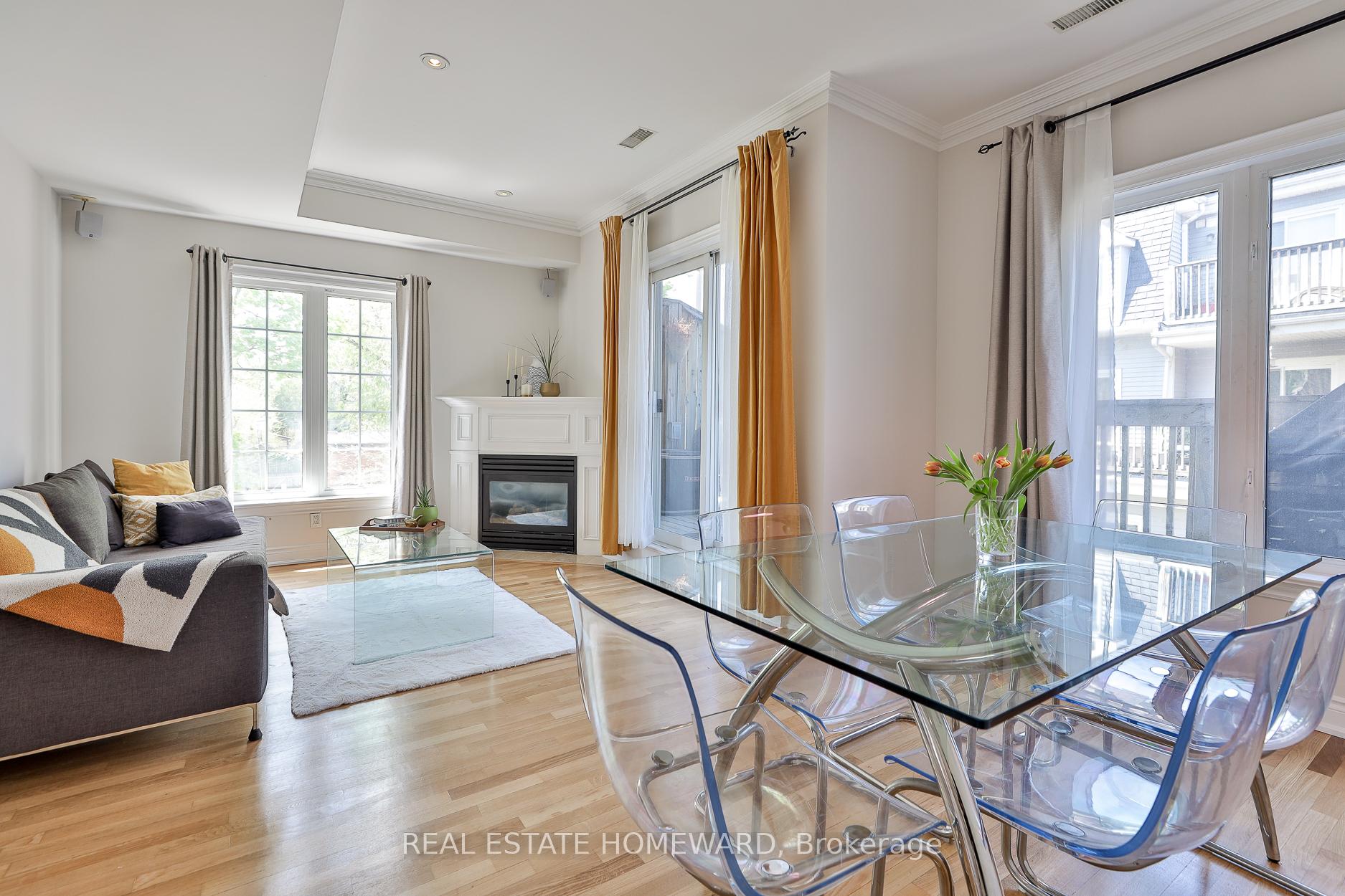 3 Bedrooms Condo at 36 Rusholme Park, Toronto For sale