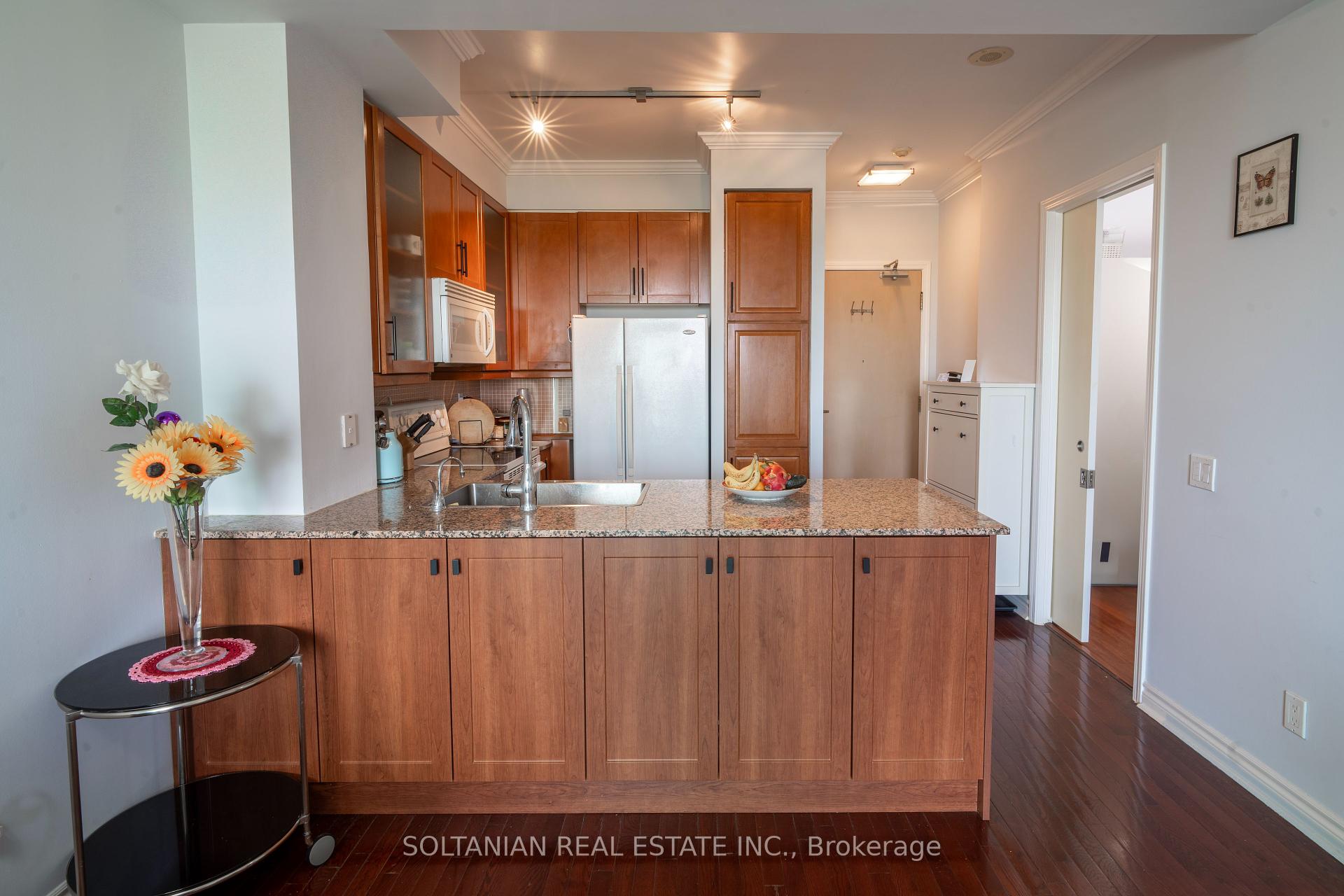 2 Bedrooms Condo at 60 Byng, Toronto For sale