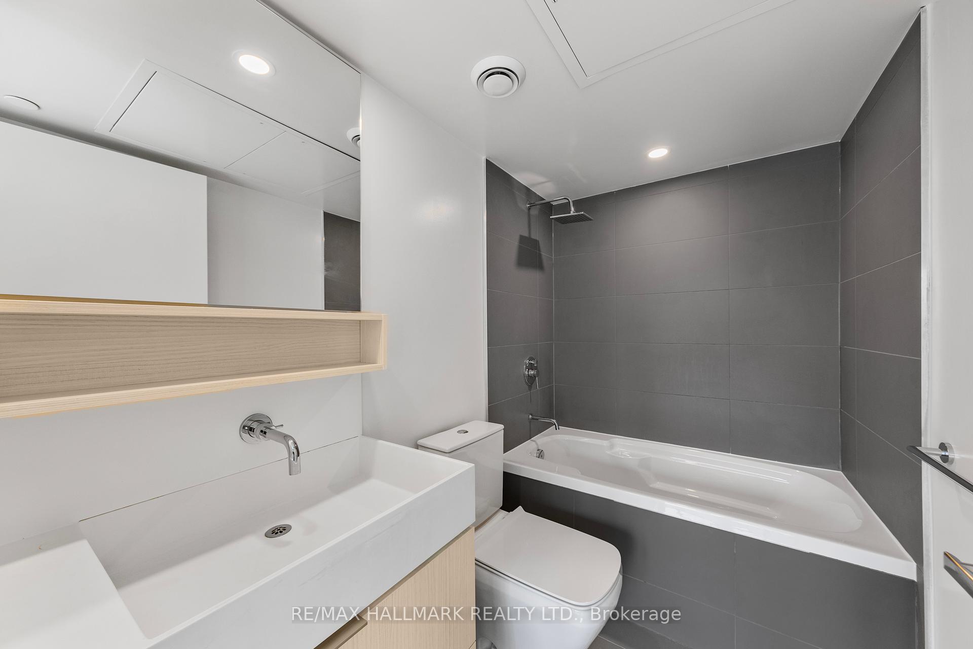 2 Bedrooms Condo at 5 Soudan, Toronto For sale