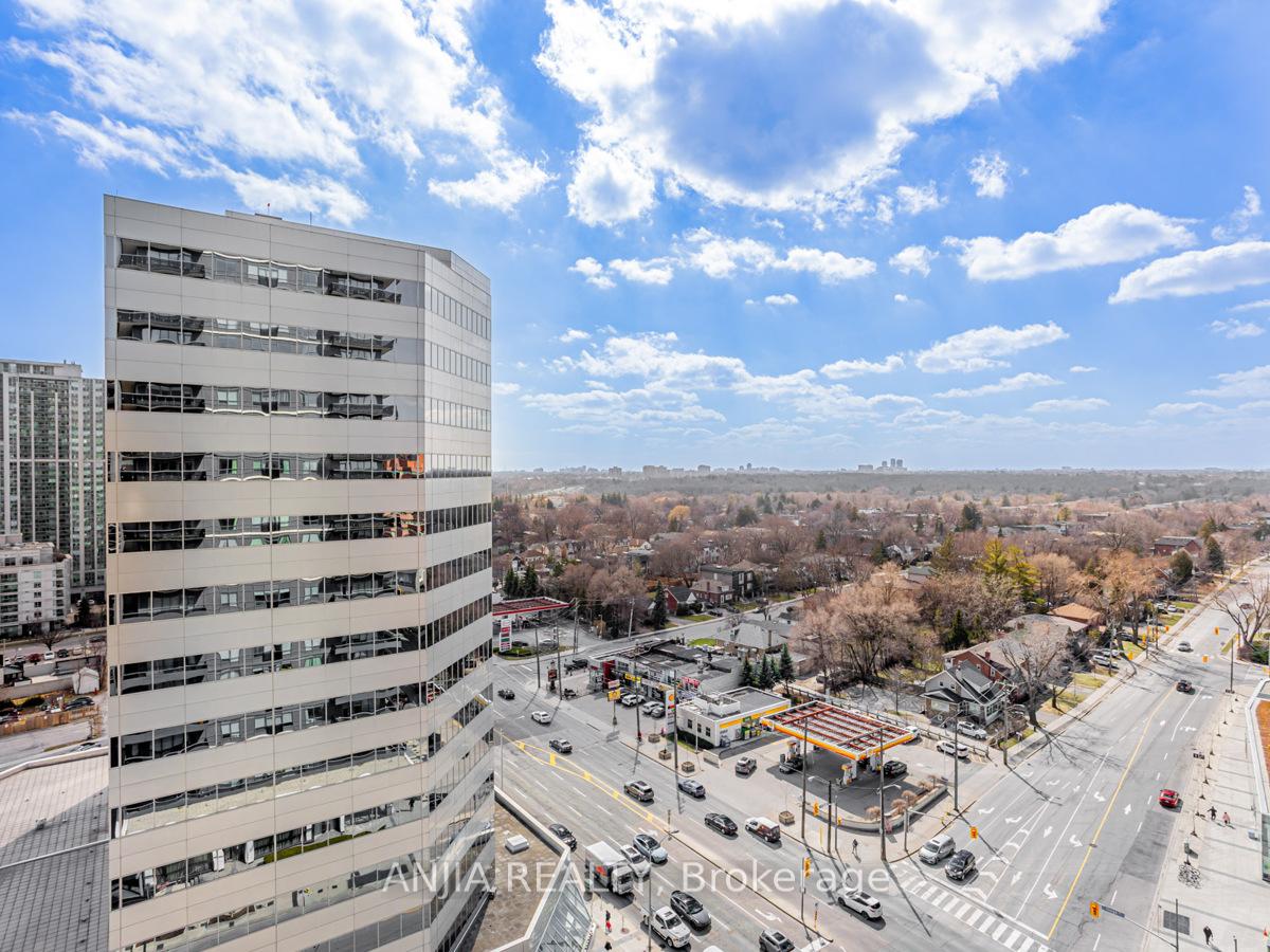 3 Bedrooms Condo at 2 Anndale,  Toronto For sale
