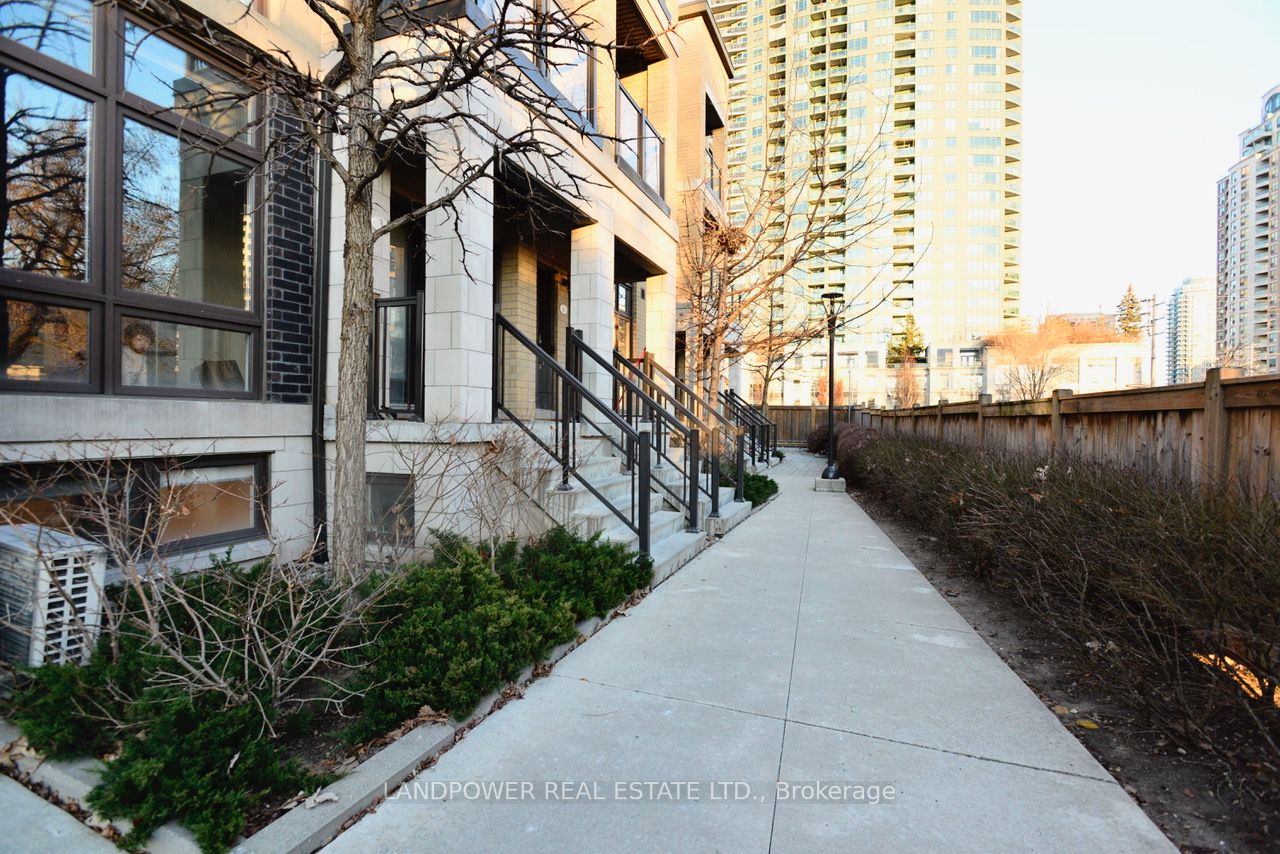 11 Eldora Avenue, #3