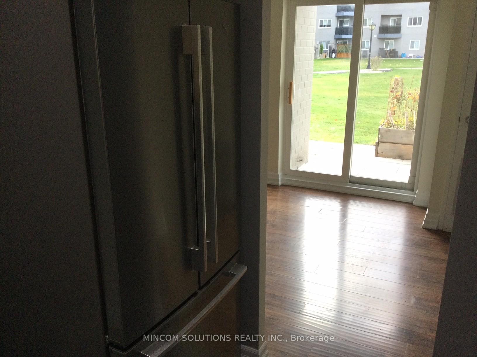 2 Bedrooms Condo at 2001 Bonnymede,  Mississauga For sale