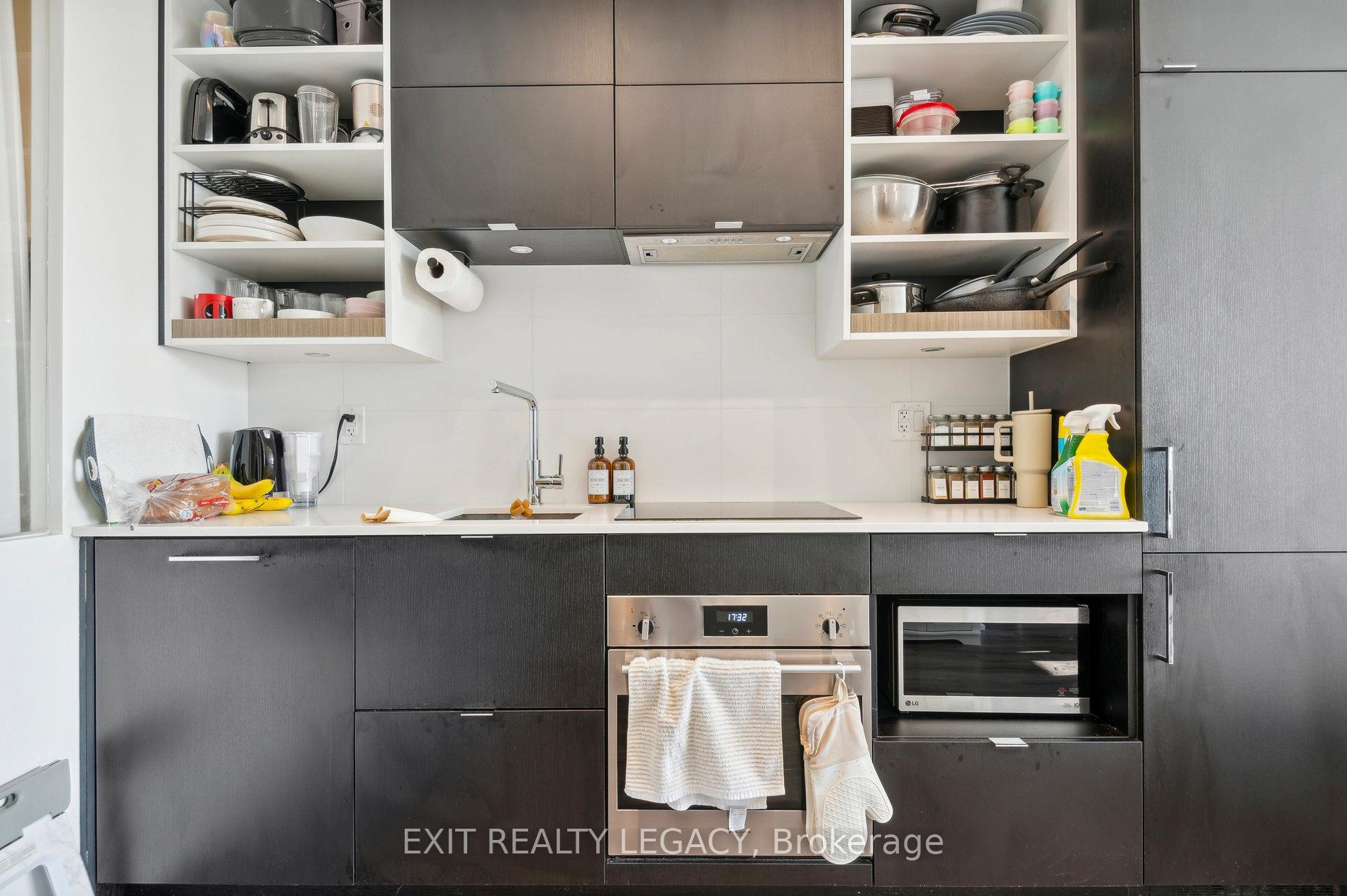 2 Bedrooms Condo at 20 Edward,  Toronto For sale