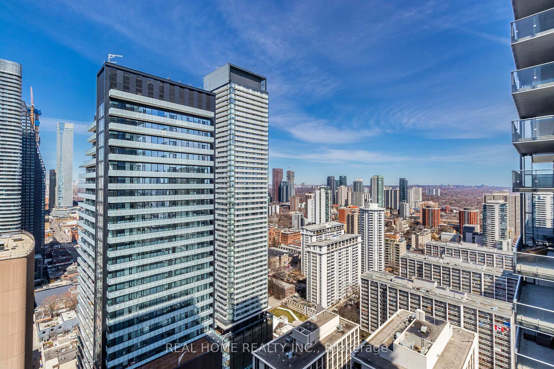 2 Bedrooms Condo at 15 Grenville,  Toronto For sale
