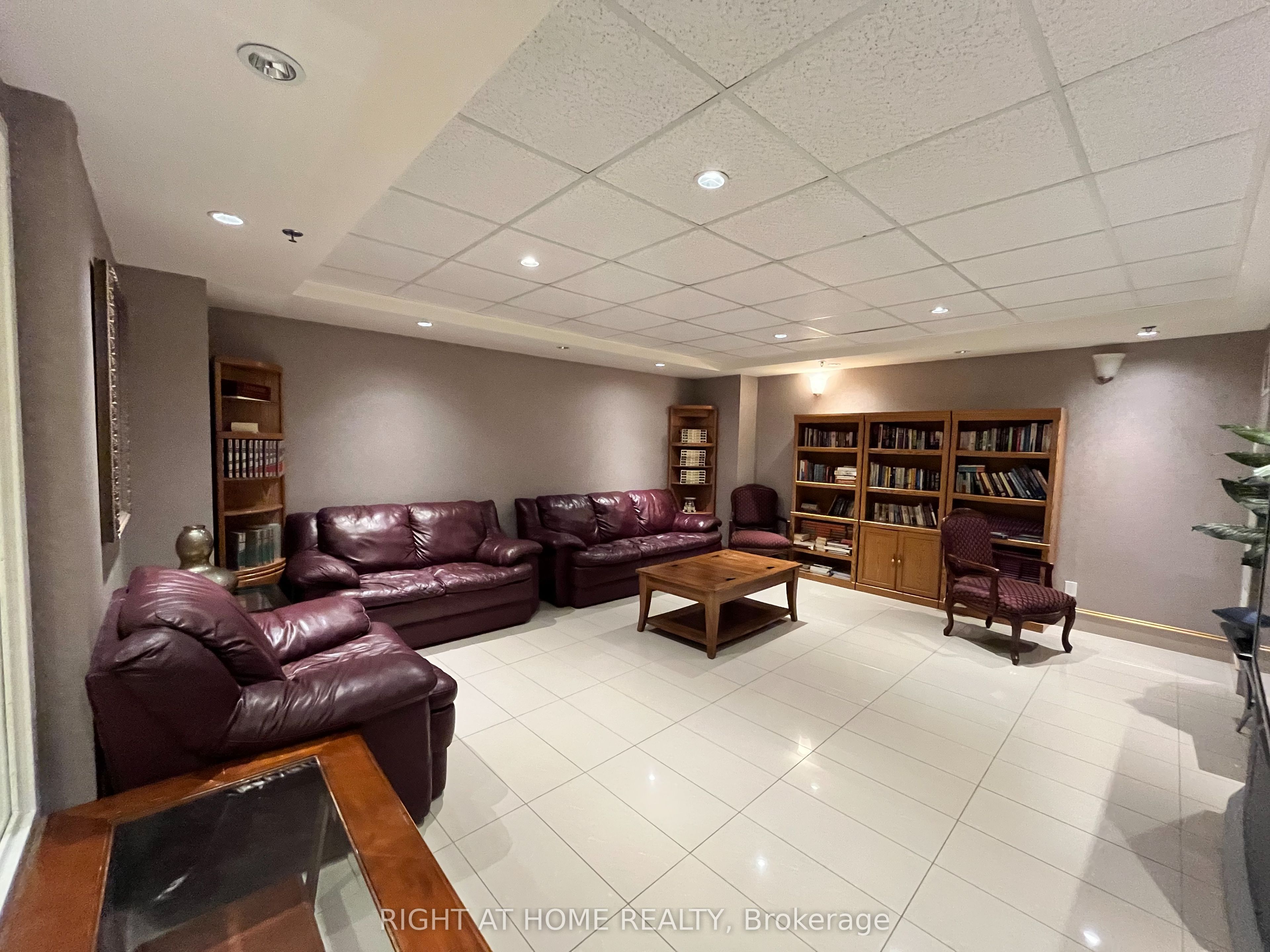 11121 Yonge Street, ## 602