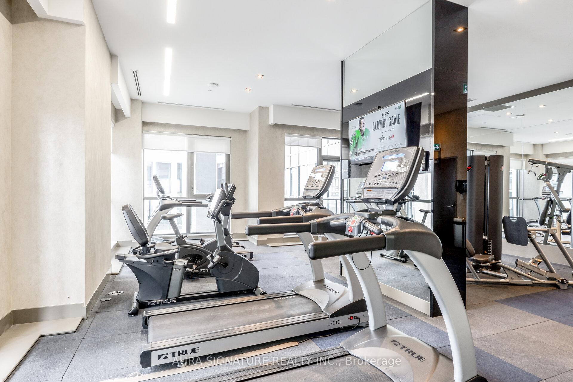 2 Bedrooms Condo at 15 Zorra, Toronto For sale
