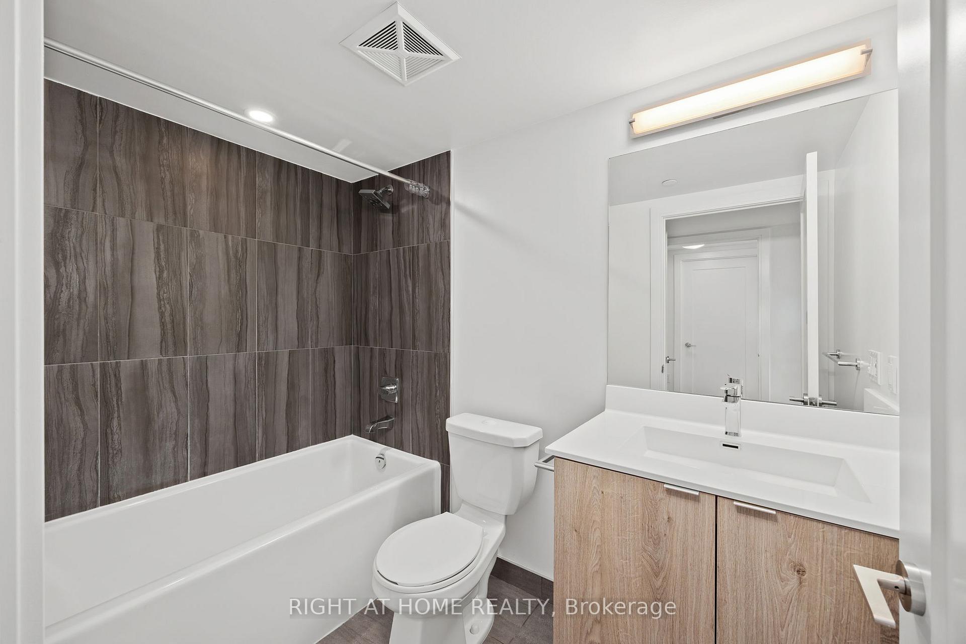 2 Bedrooms Condo at 225 Village Green, Toronto For sale
