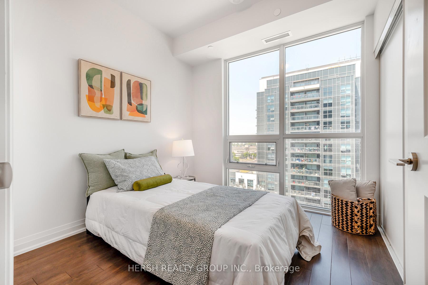 3 Bedrooms Condo at 10 Meadowglen,  Toronto For sale