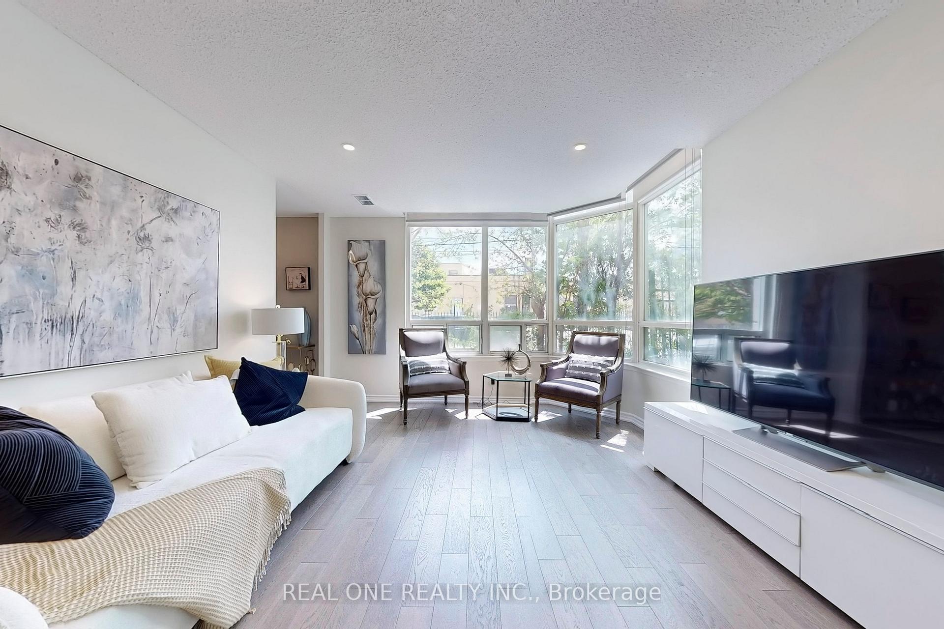 2 Bedrooms Condo at 8 Covington, Toronto For sale
