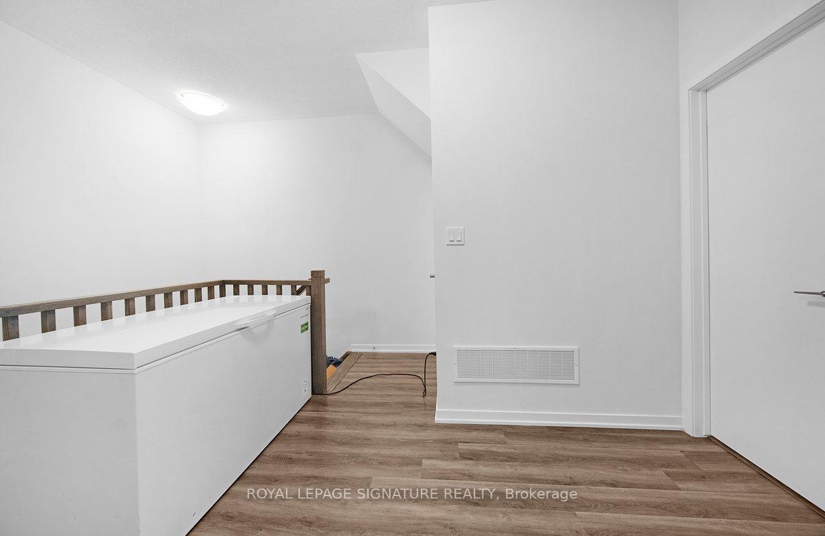 2 Bedrooms Condo at 151 Honeycrisp, Vaughan For sale