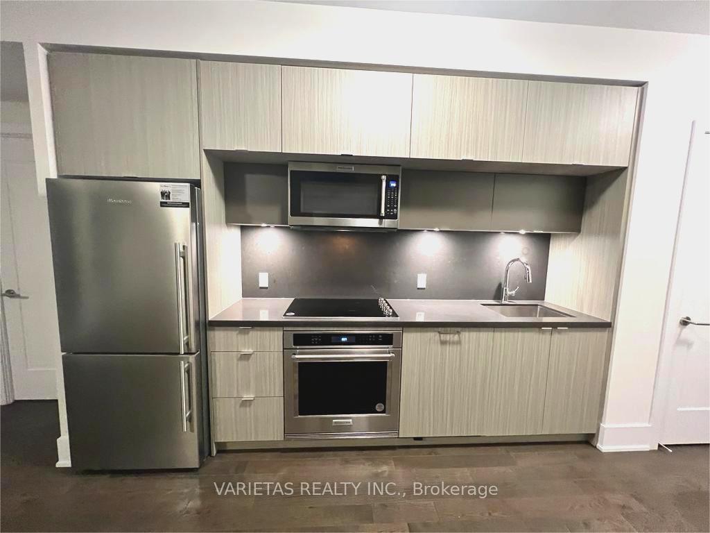 3 Bedrooms Condo at 585 Bloor,  Toronto For sale