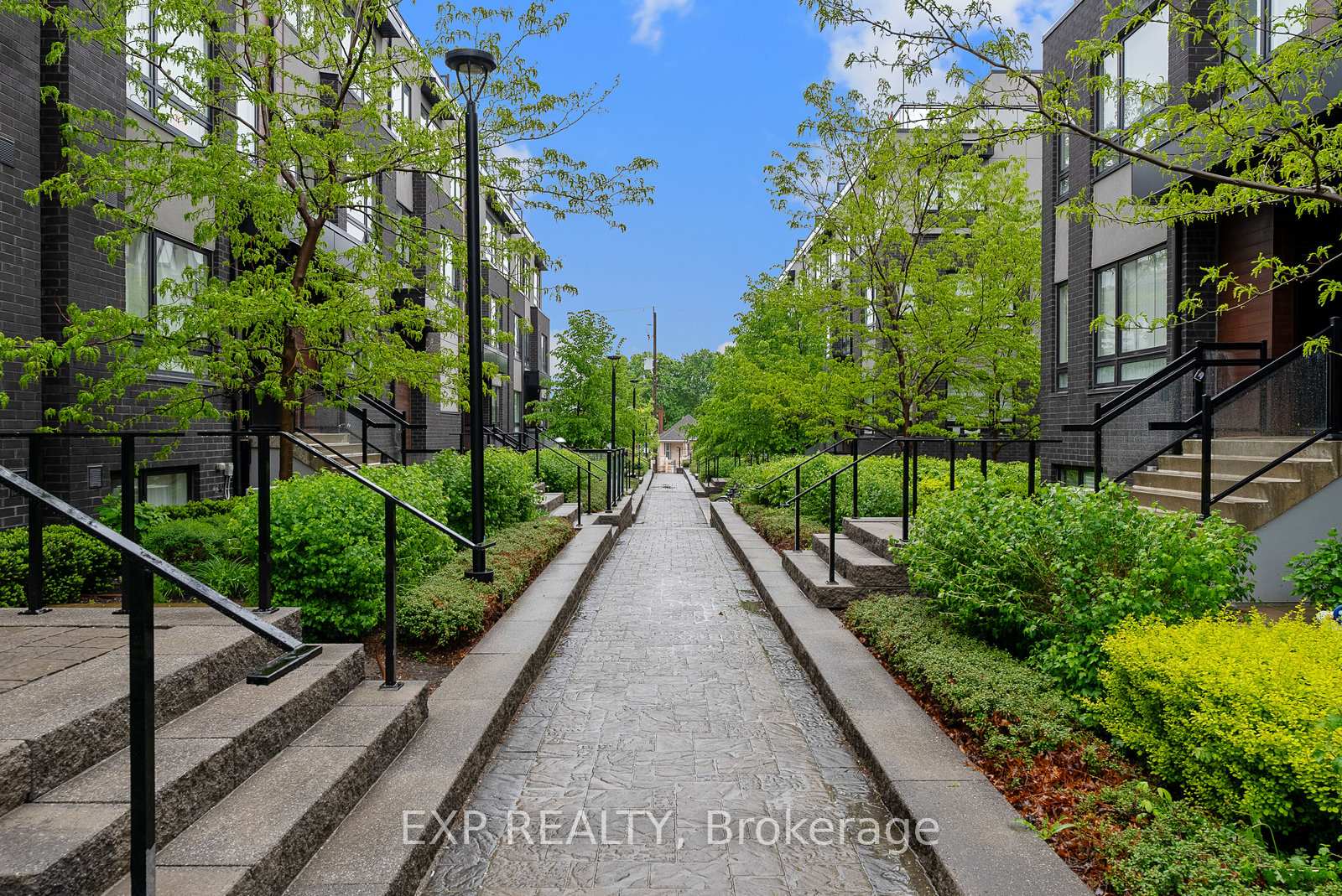 2 Bedrooms Condo at 1100 Briar Hill, Toronto For sale