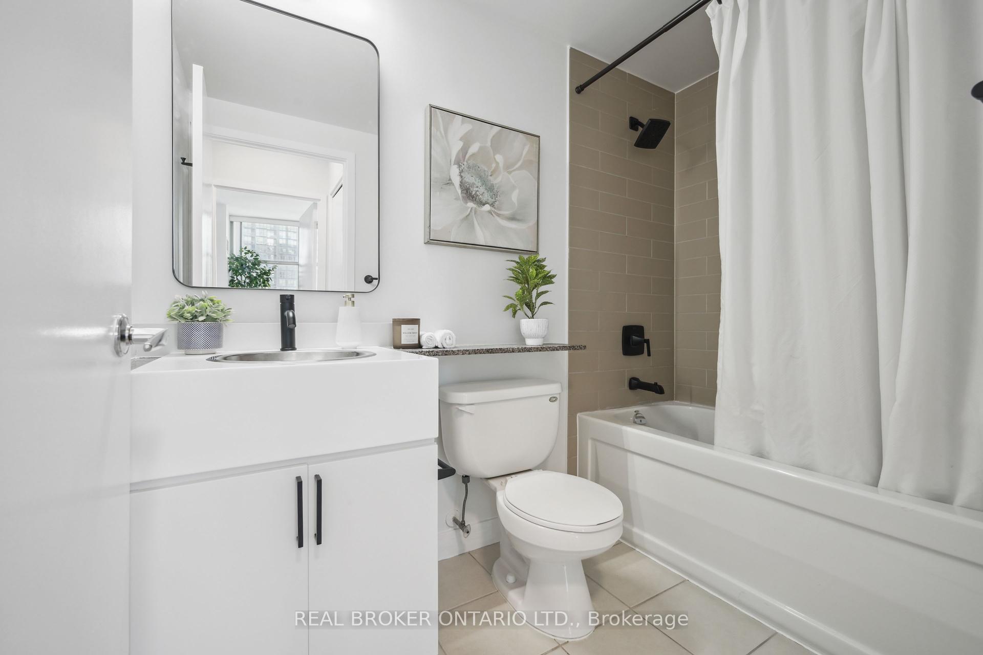 2 Bedrooms Condo at 10 Navy Wharf, Toronto For sale