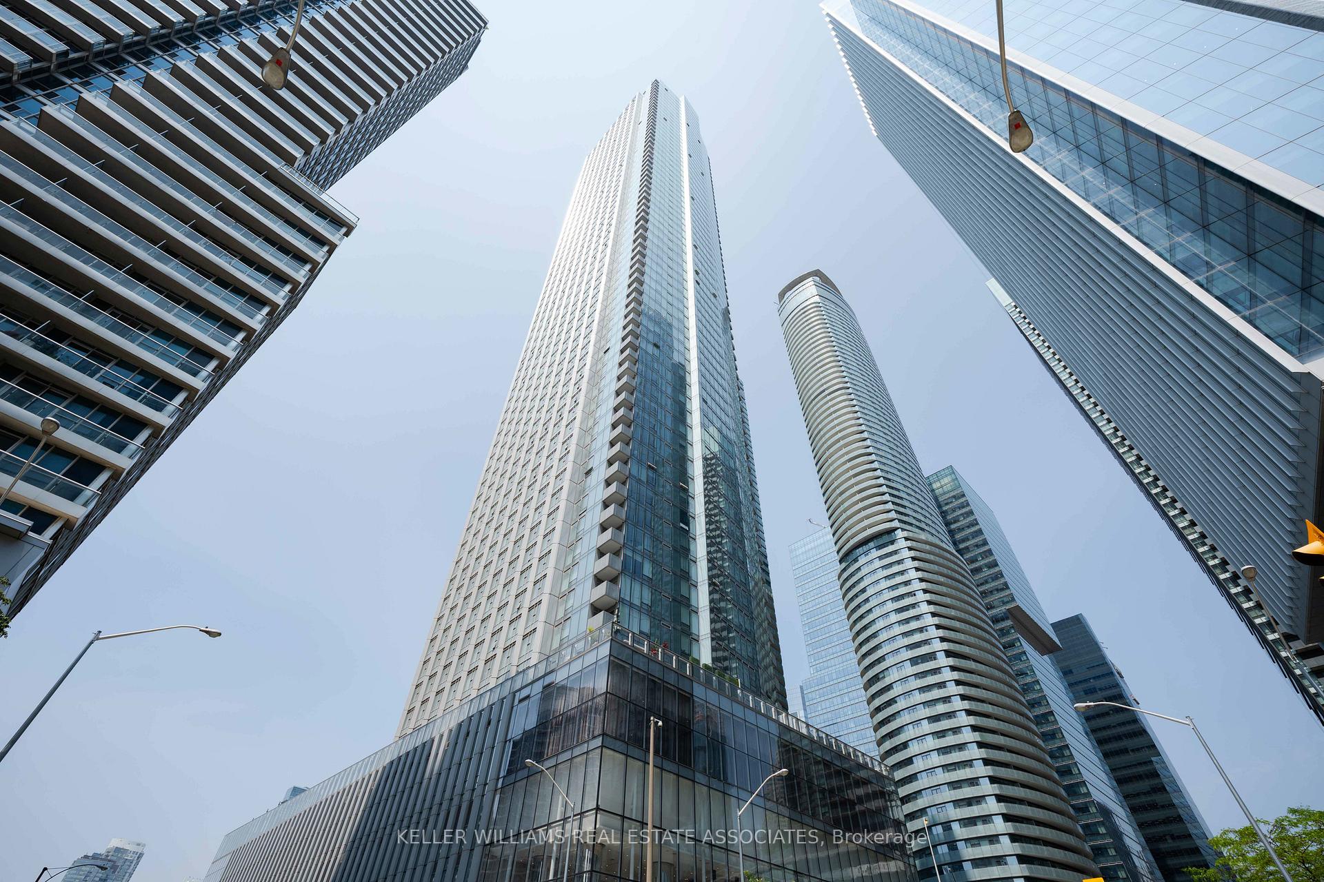 2 Bedrooms Condo at 10 York, Toronto For sale