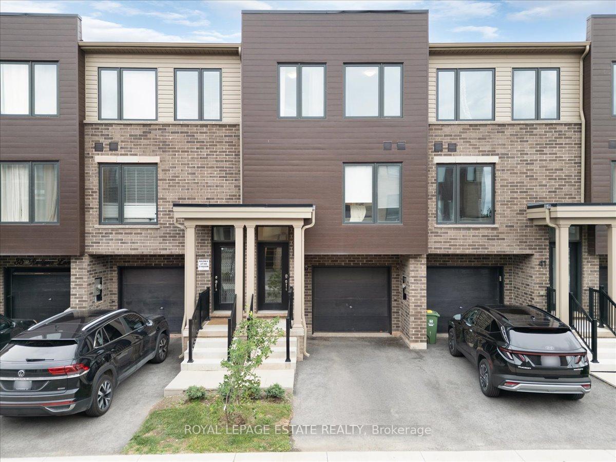 3 Bedrooms Condo at 39 Radison, Hamilton For sale