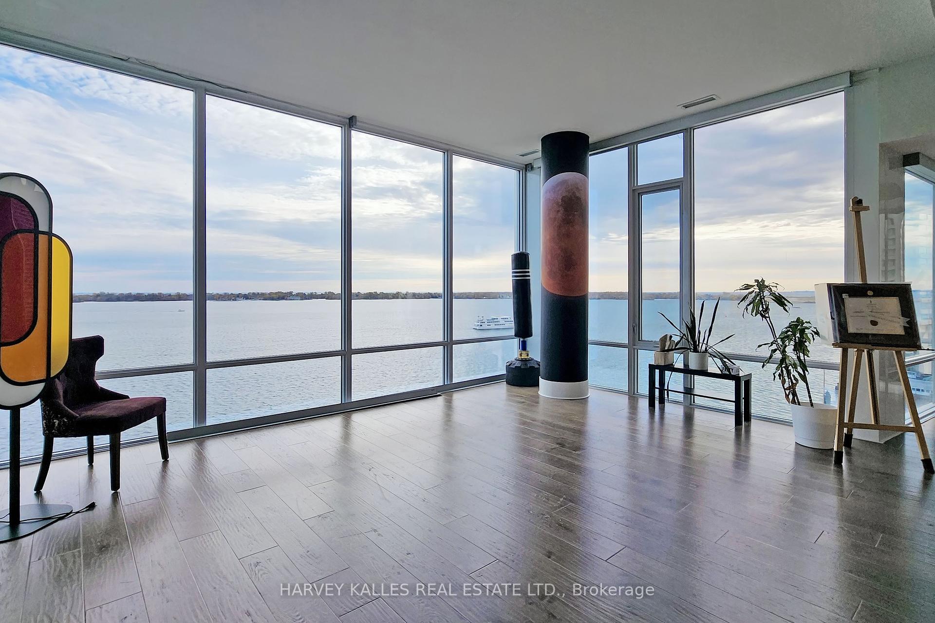 29 Queens Quay N/A E 1006
