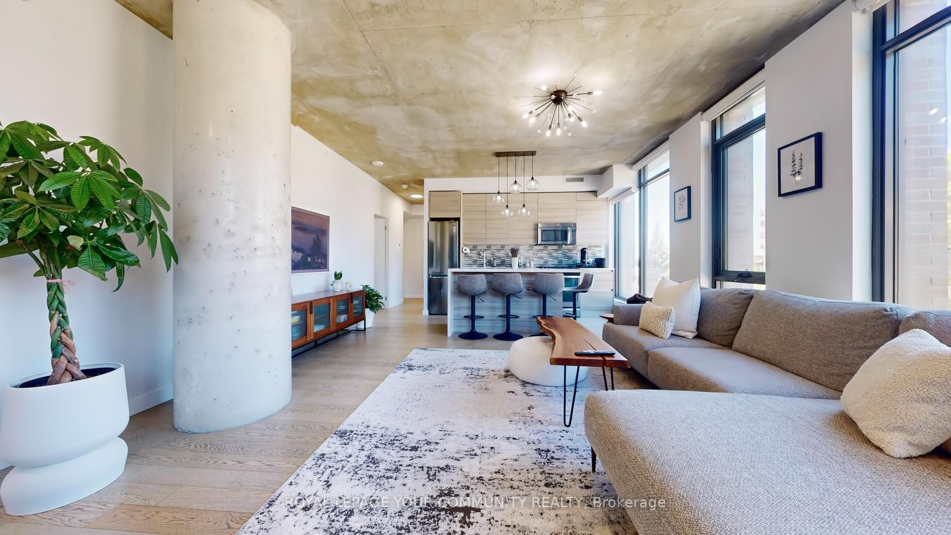 2 Bedrooms Condo at 111 Bathurst, Toronto For sale