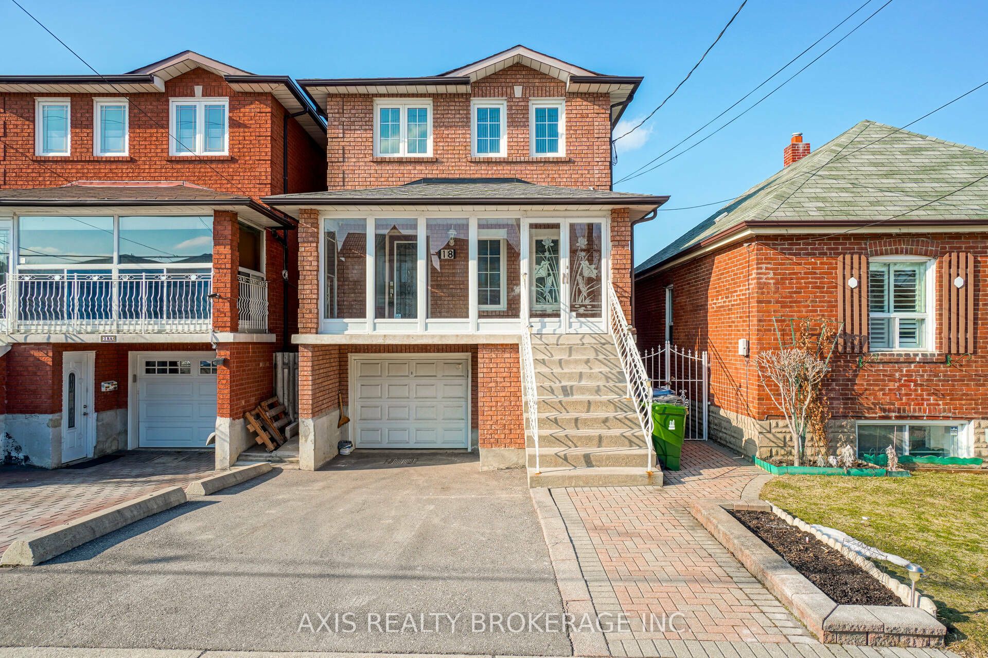 18 Maple Bush Avenue, Toronto, ON M9N 1S6