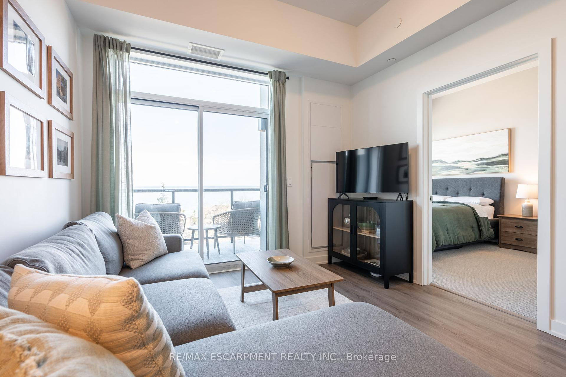 1 Bedroom Condo at 600 North Service, Hamilton For sale