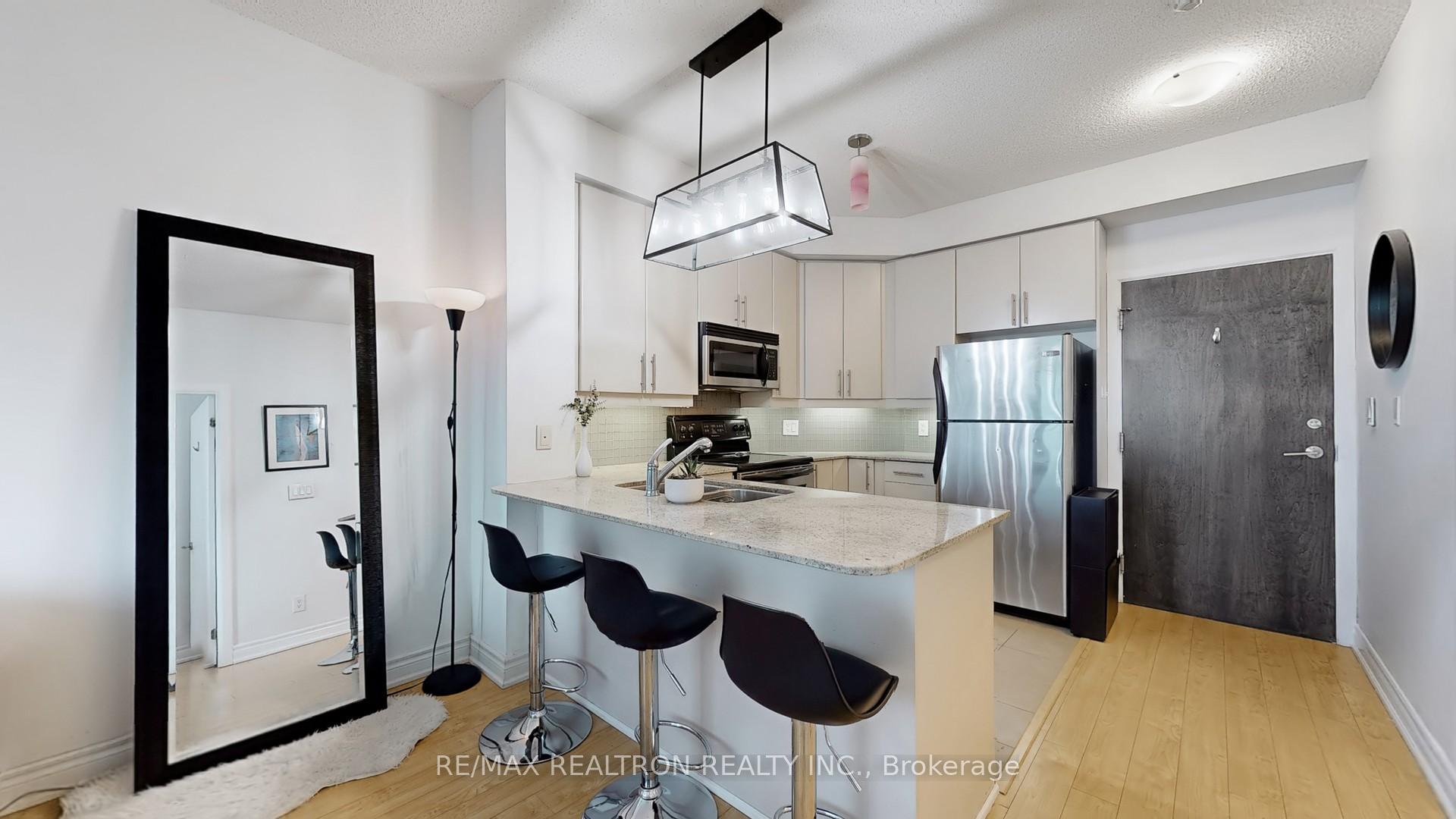 1 Bedroom Condo at 18 Harbour, Toronto For sale