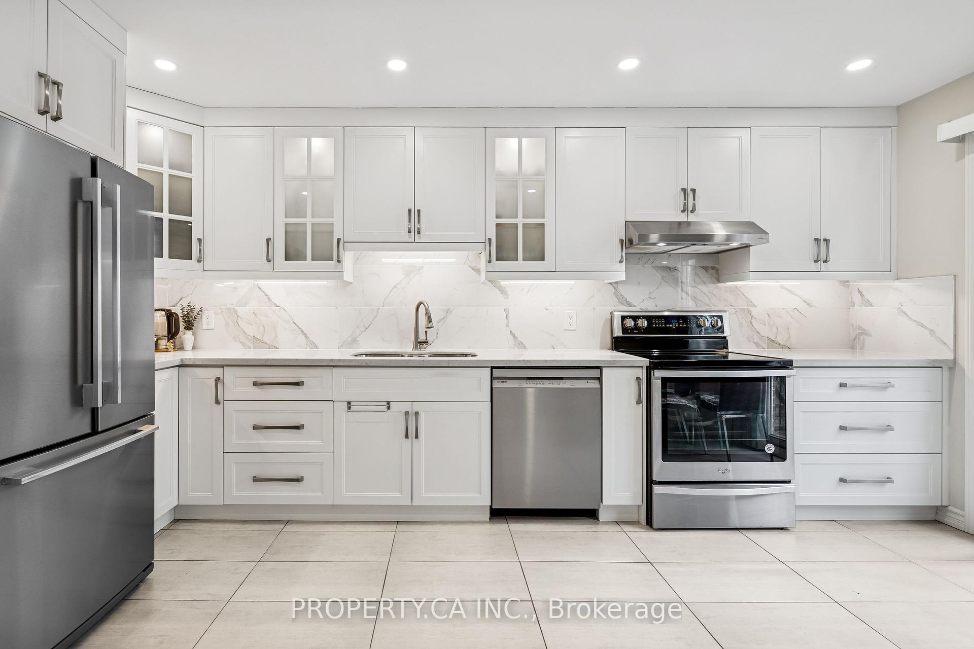3 Bedrooms Condo at 37 Black Hawk, Toronto For sale