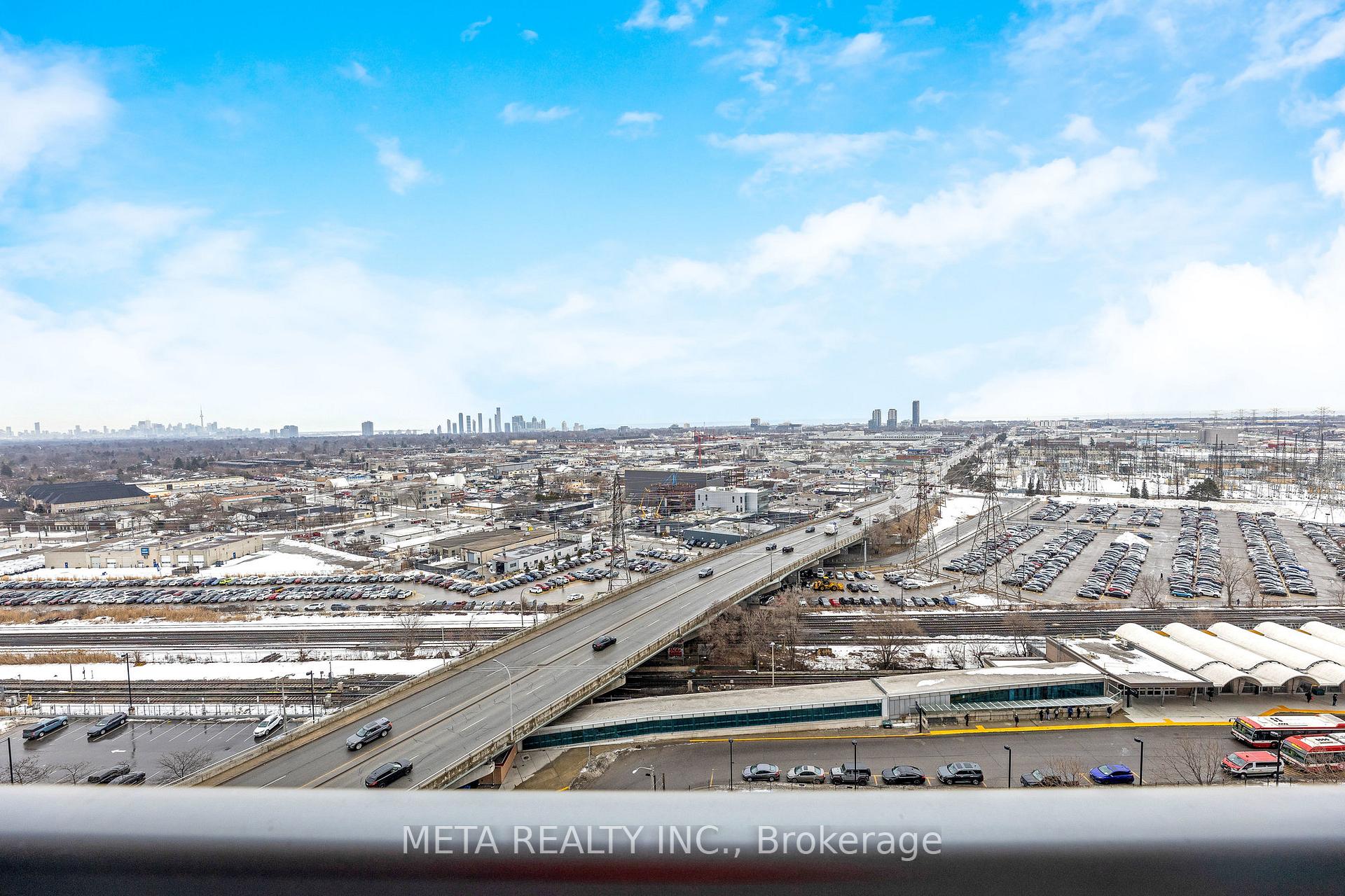 2 Bedrooms Condo at 15 Viking,  Toronto For sale