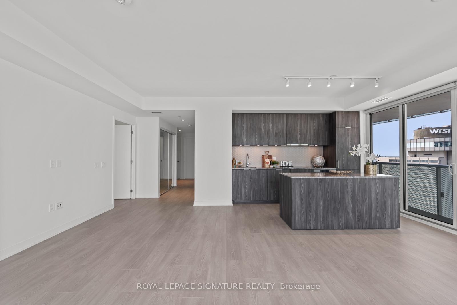 3 Bedrooms Condo at 15 Queens, Toronto For sale