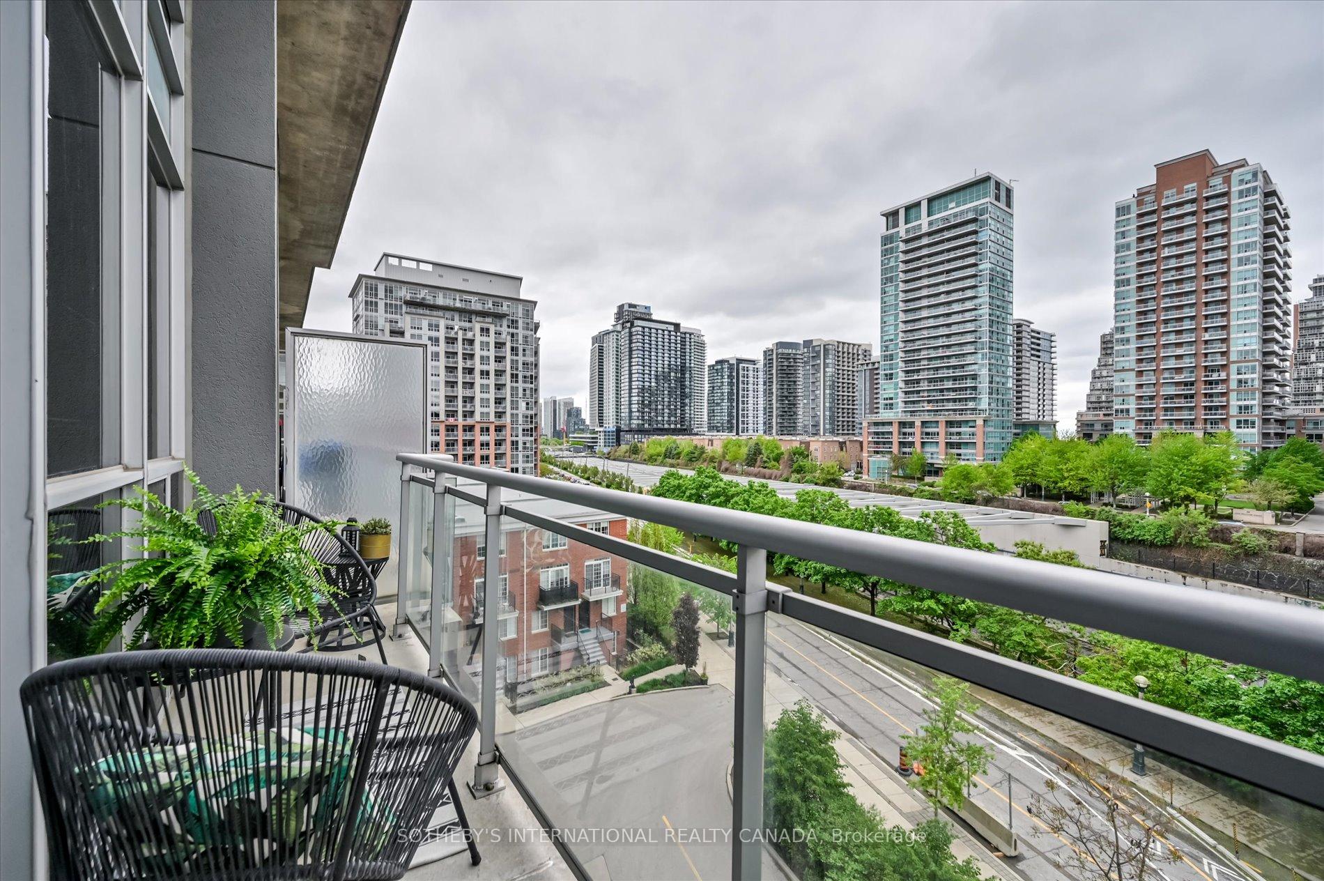 2 Bedrooms Condo at 1029 King, Toronto For sale