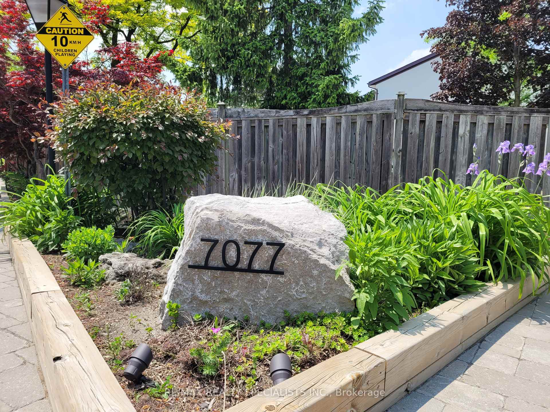 3 Bedrooms Condo at 7077 Estoril, Mississauga For sale