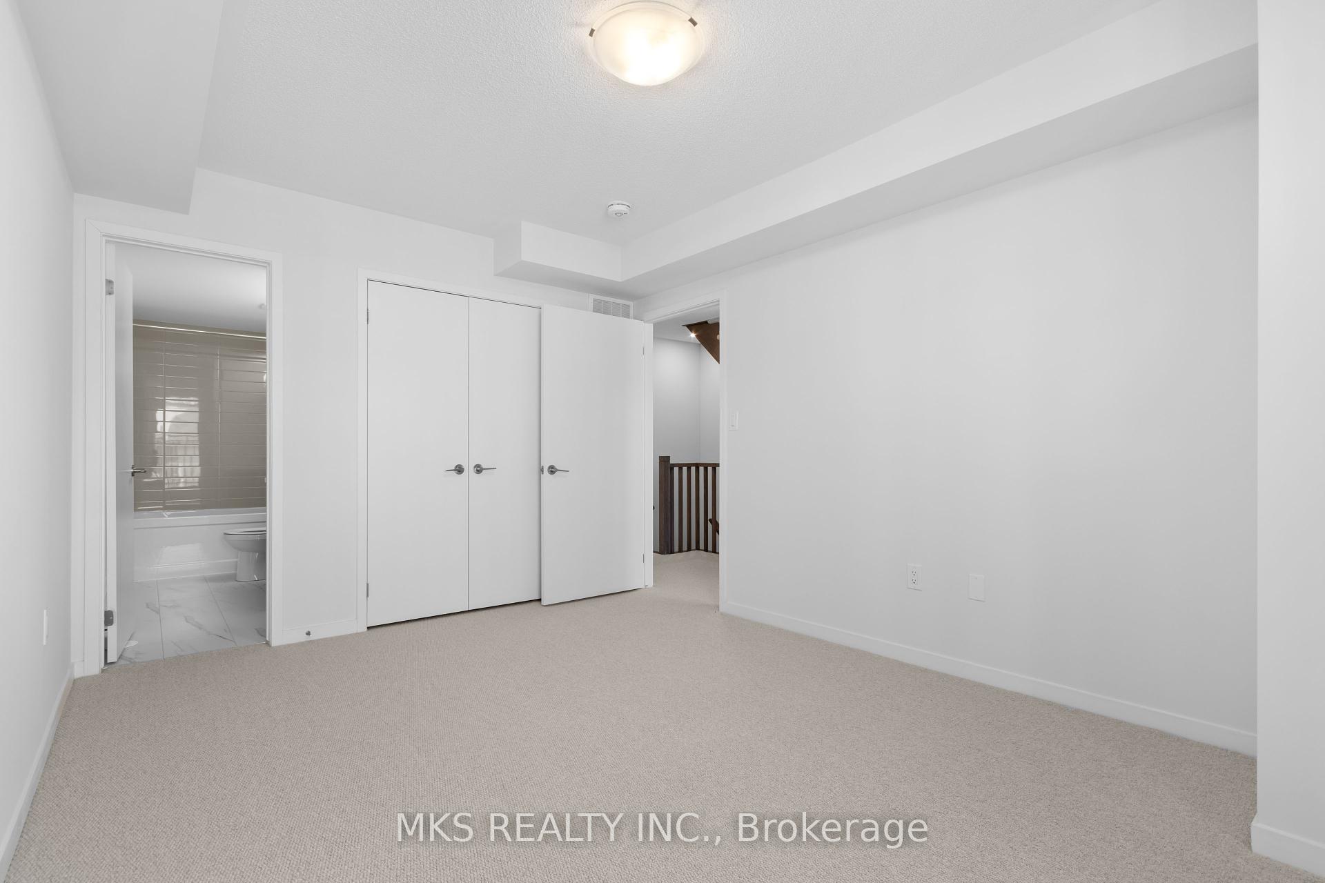 3 Bedrooms Condo at 121 Honeycrisp,  Vaughan For sale