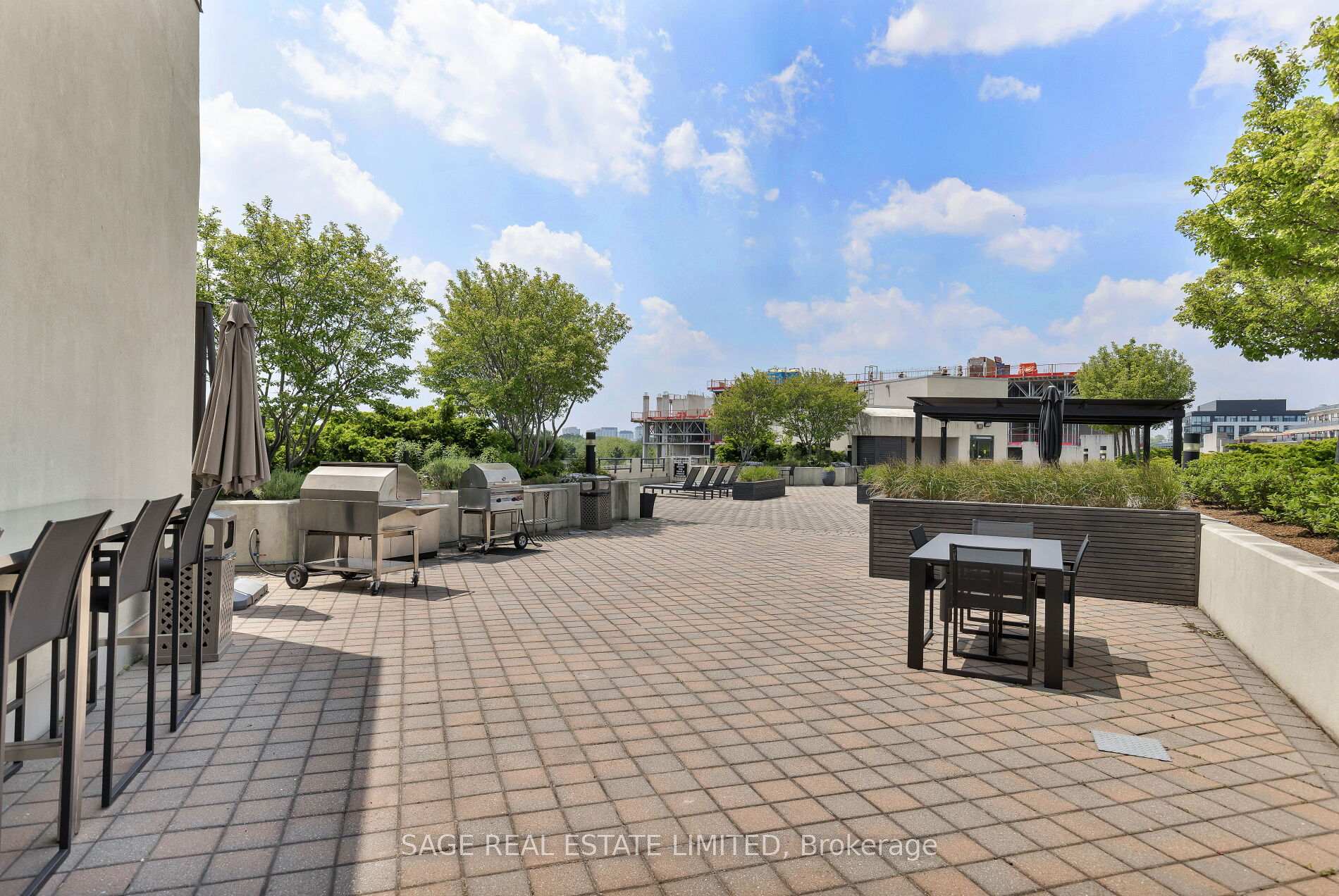 2 Bedrooms Condo at 25 Earlington, Toronto For sale