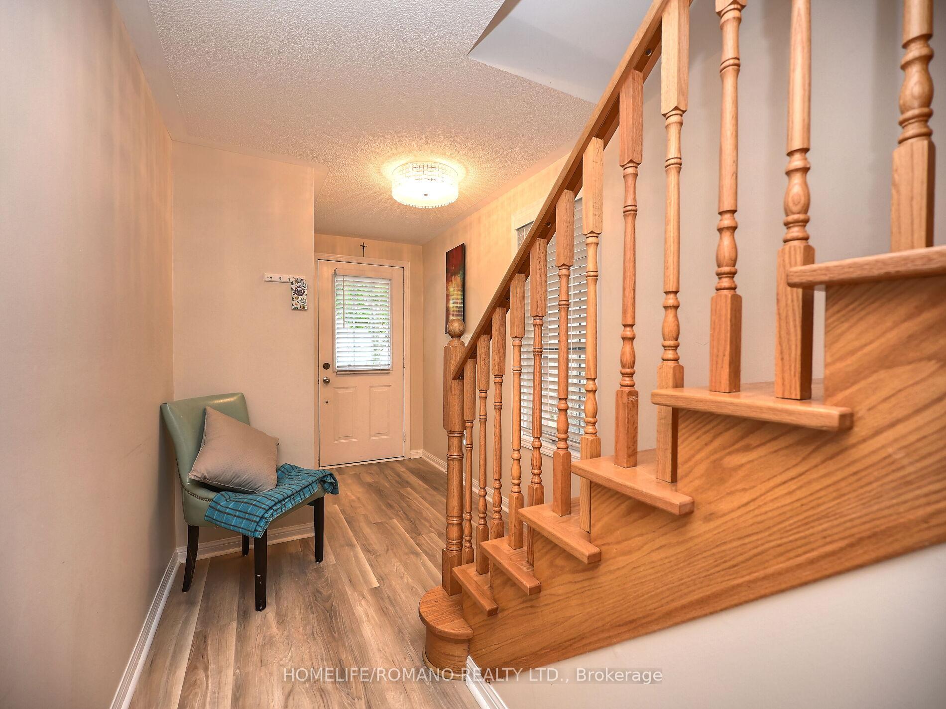 4 Bedrooms Condo at 3030 Breakwater, Mississauga For sale