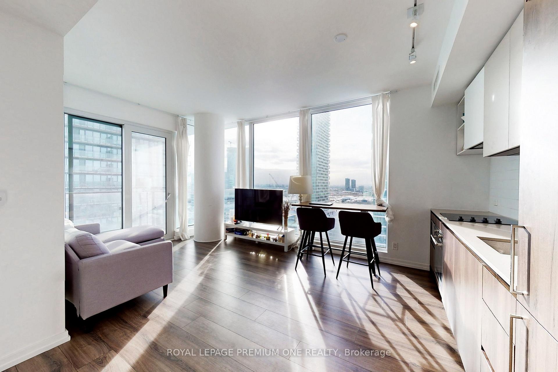 2 Bedrooms Condo at 1000 Portage,  Vaughan For sale