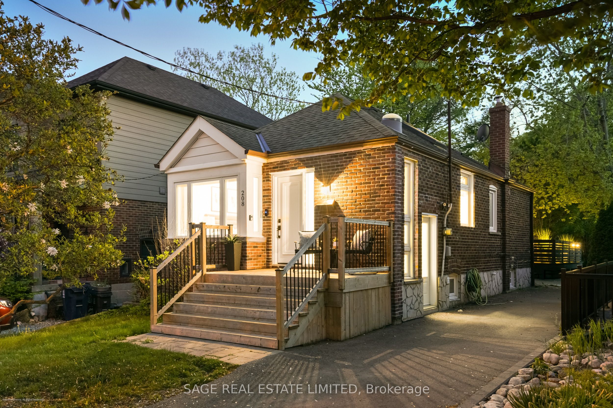 208 Queens Avenue, Toronto, ON M8V 2N9