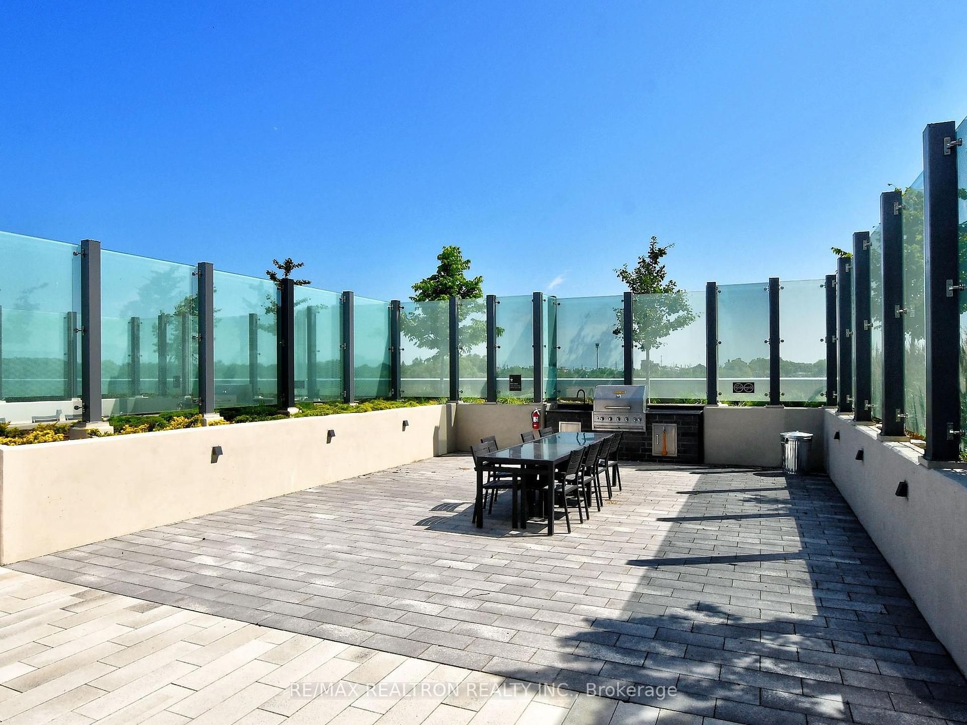 2 Bedrooms Condo at 225 Village Green, Toronto For sale
