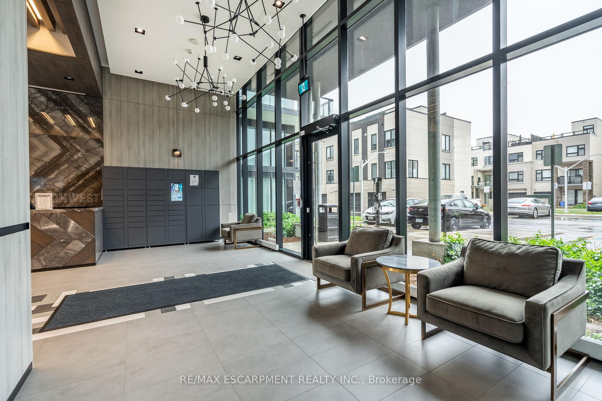 2 Bedrooms Condo at 1119 COOKE, Burlington For sale