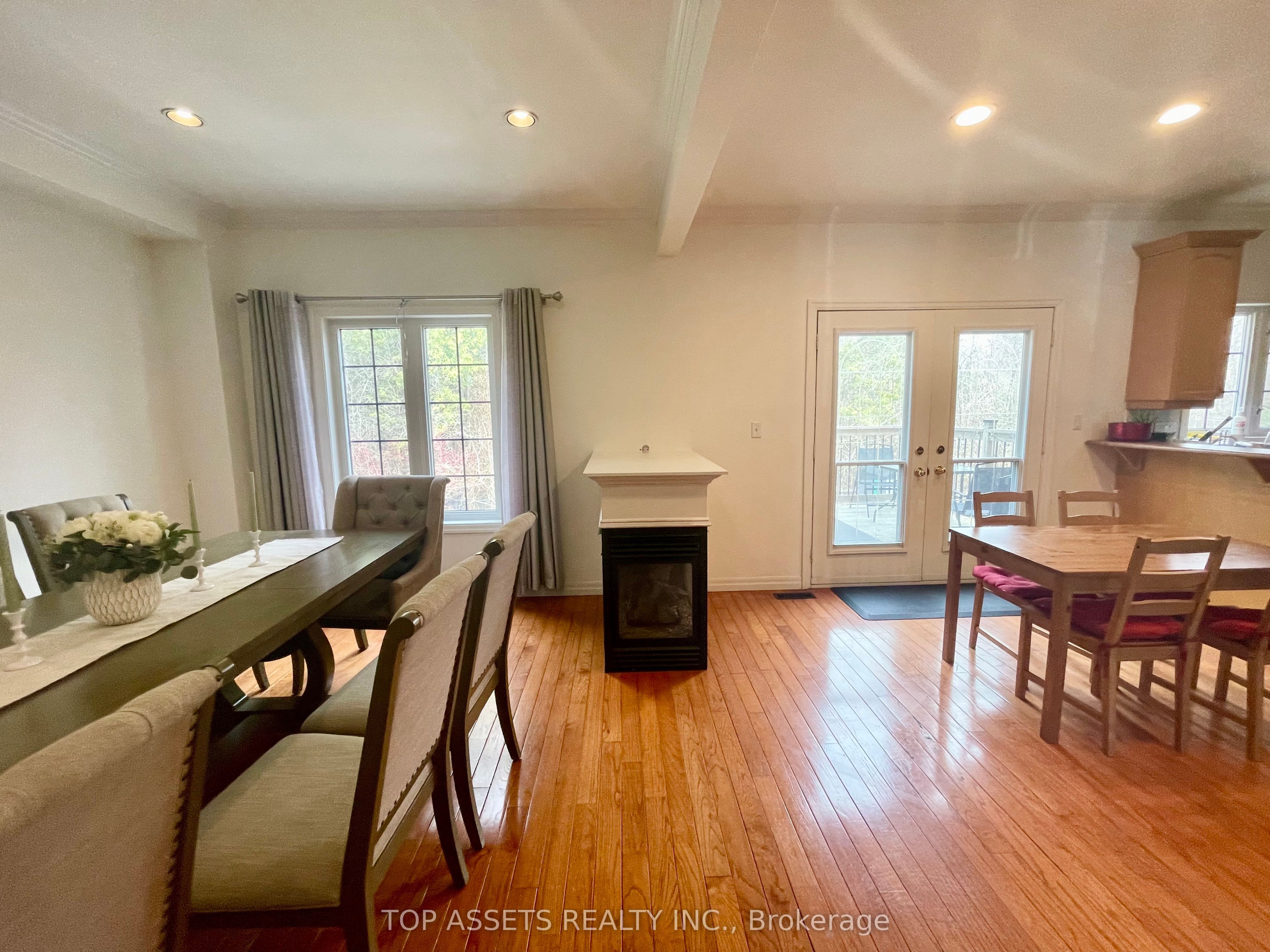 32 Headwater Crescent
