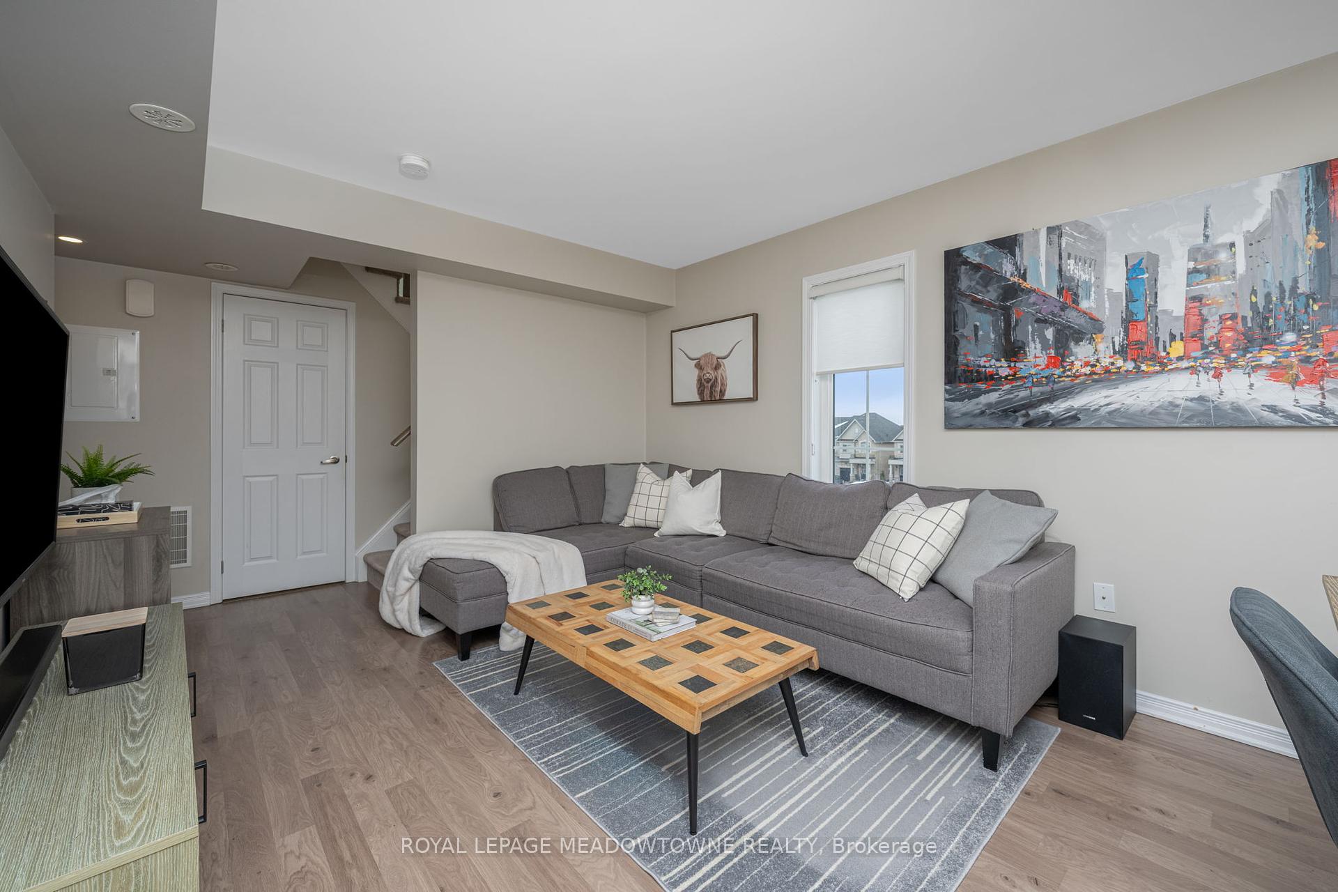 3 Bedrooms Condo at 2441 Greenwich, Oakville For sale