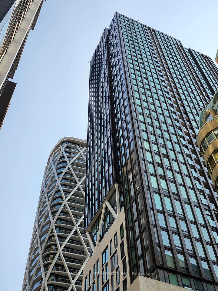 238 Simcoe Street