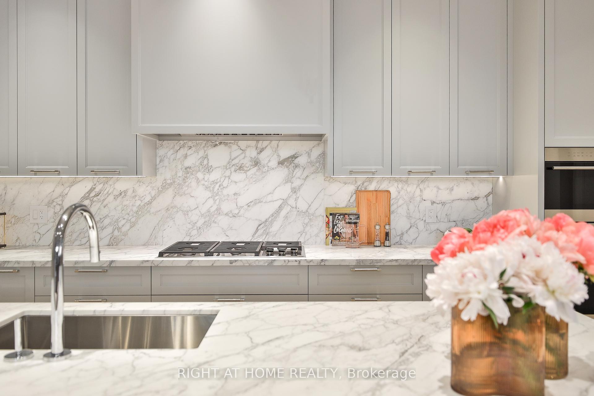 4 Bedrooms Condo at 10 Prince Arthur, Toronto For sale