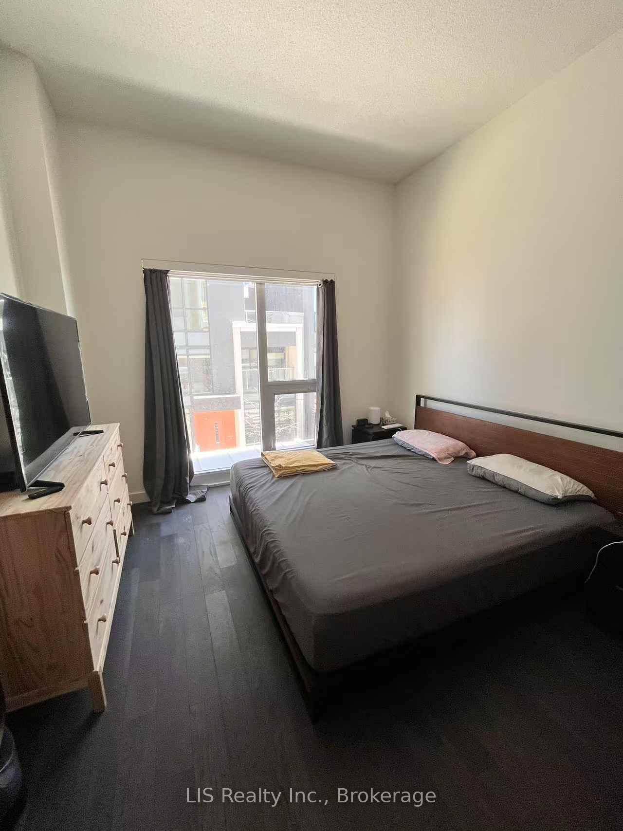 4 Bedrooms Condo at 95 Mcmahon,  Toronto For sale