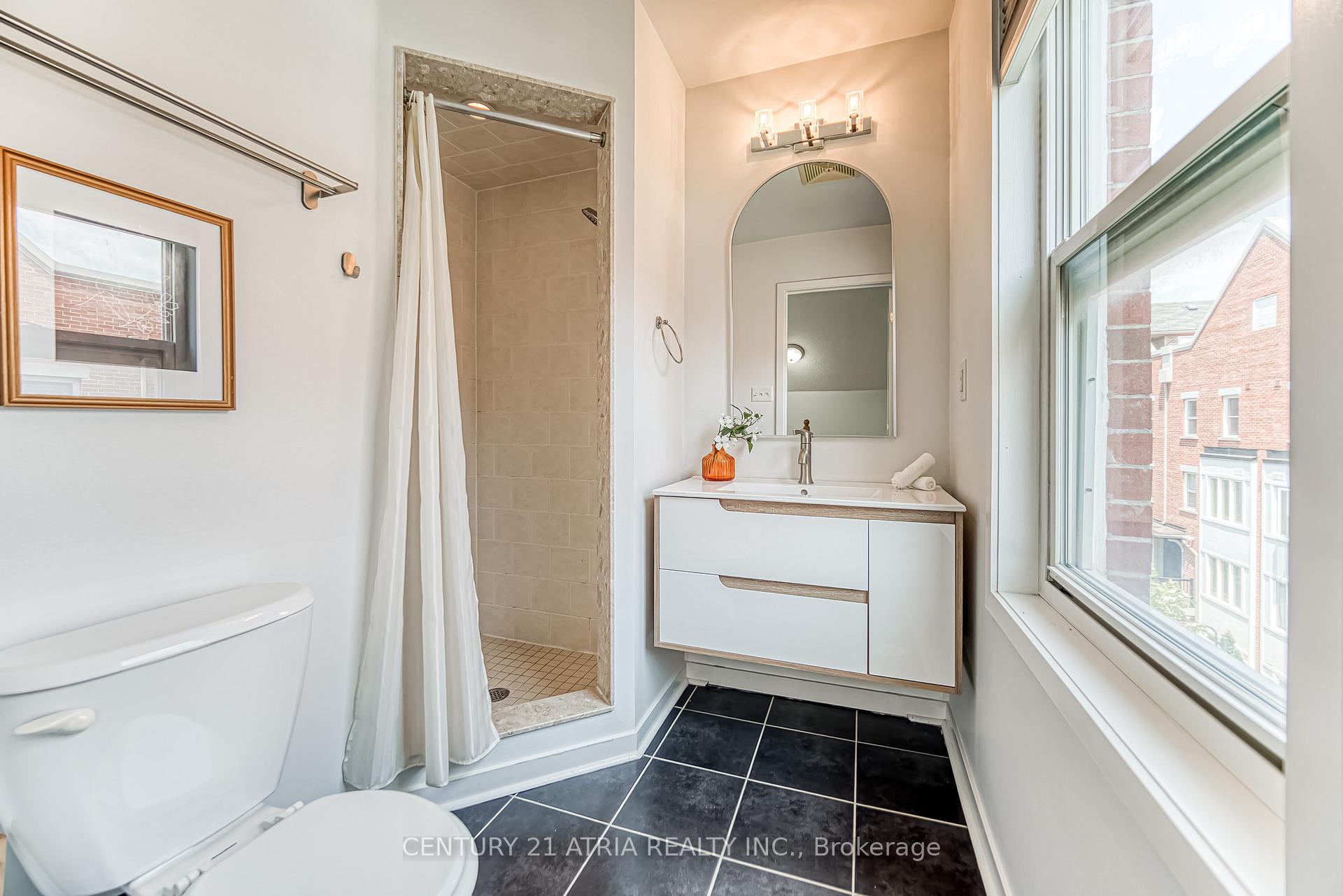 2 Bedrooms Condo at 8 Frances Loring, Toronto For sale